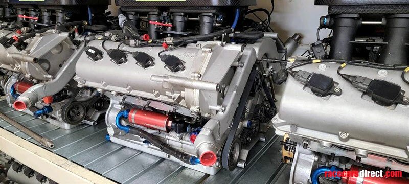 Závodní motor V8 Nissan