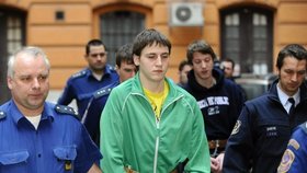 Kisiov je obviněný z brutálního umučení kamarádky Petry