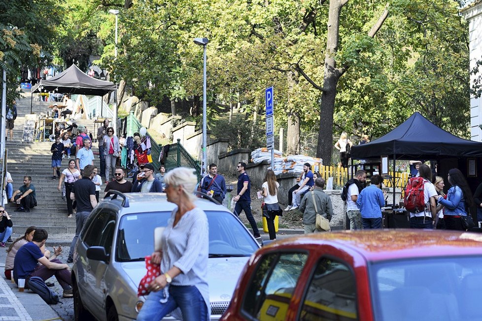 Tisíce Pražanů se vydaly do ulic. Vylákala je tradiční akce Zažít město jinak, která více než stovku míst proměnila v živá místa.