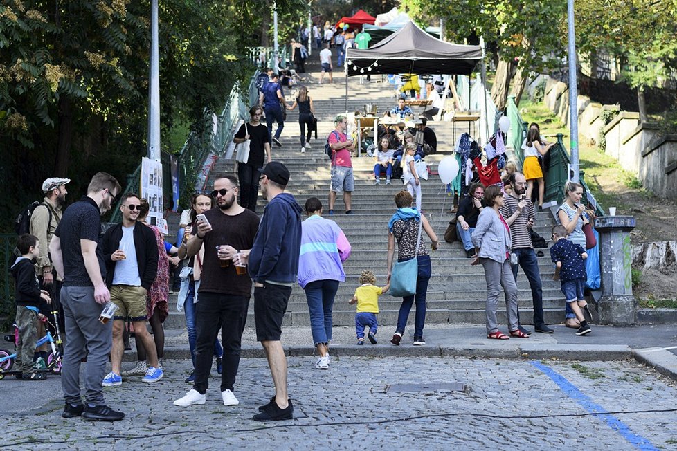 Tisíce Pražanů se vydaly do ulic. Vylákala je tradiční akce Zažít město jinak, která více než stovku míst proměnila v živá místa.