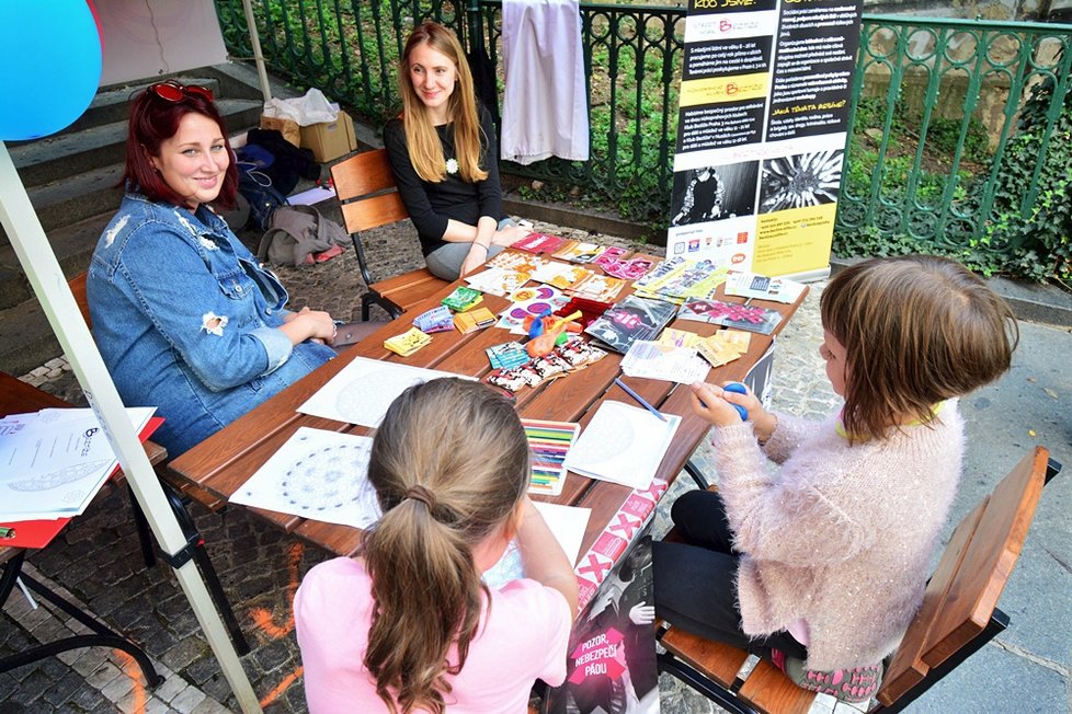 Tisíce Pražanů se vydaly do ulic. Vylákala je tradiční akce Zažít město jinak, která více než stovku míst proměnila v živé místo.