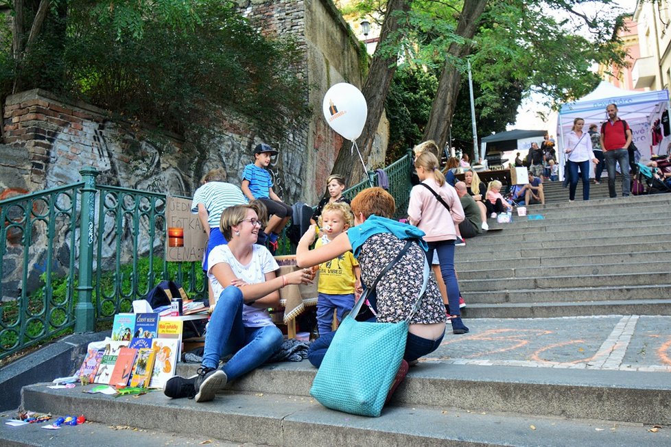 Tisíce Pražanů se vydaly do ulic. Vylákala je tradiční akce Zažít město jinak, která více než stovku míst proměnila v živé místo.