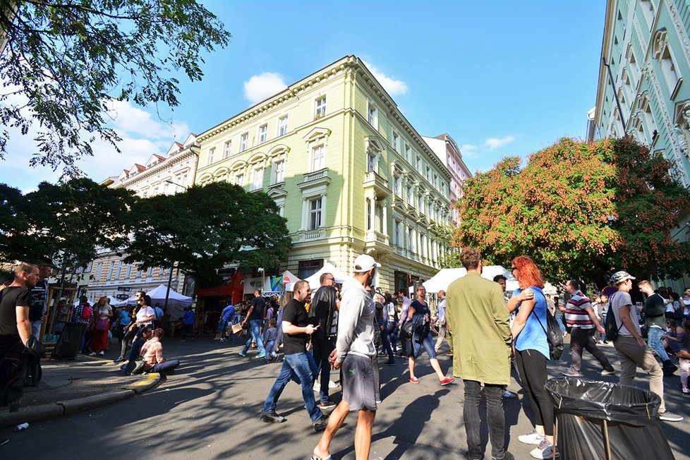 Tisíce Pražanů se vydaly do ulic. Vylákala je tradiční akce Zažít město jinak, která více než stovku míst proměnila v živé místo.