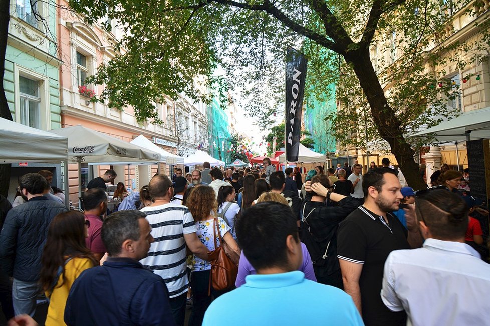 Tisíce Pražanů se vydaly do ulic. Vylákala je tradiční akce Zažít město jinak, která více než stovku míst proměnila v živé místo.