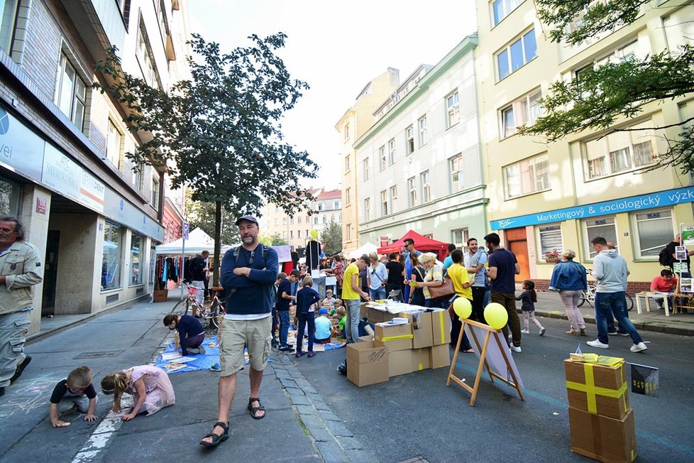 Tisíce Pražanů se vydaly do ulic. Vylákala je tradiční akce Zažít město jinak, která více než stovku míst proměnila v živé místo.