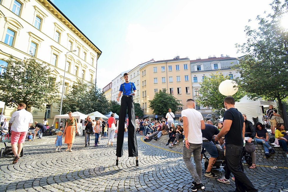 Tisíce Pražanů se vydaly do ulic. Vylákala je tradiční akce Zažít město jinak, která více než stovku míst proměnila v živé místo.