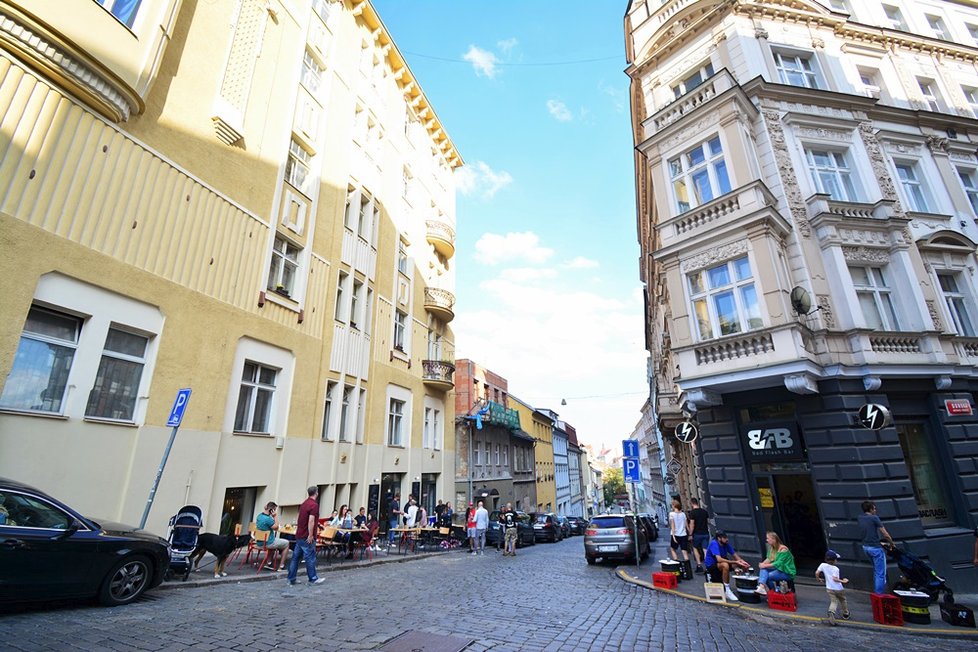 Tisíce Pražanů se vydaly do ulic. Vylákala je tradiční akce Zažít město jinak, která více než stovku míst proměnila v živé místo.