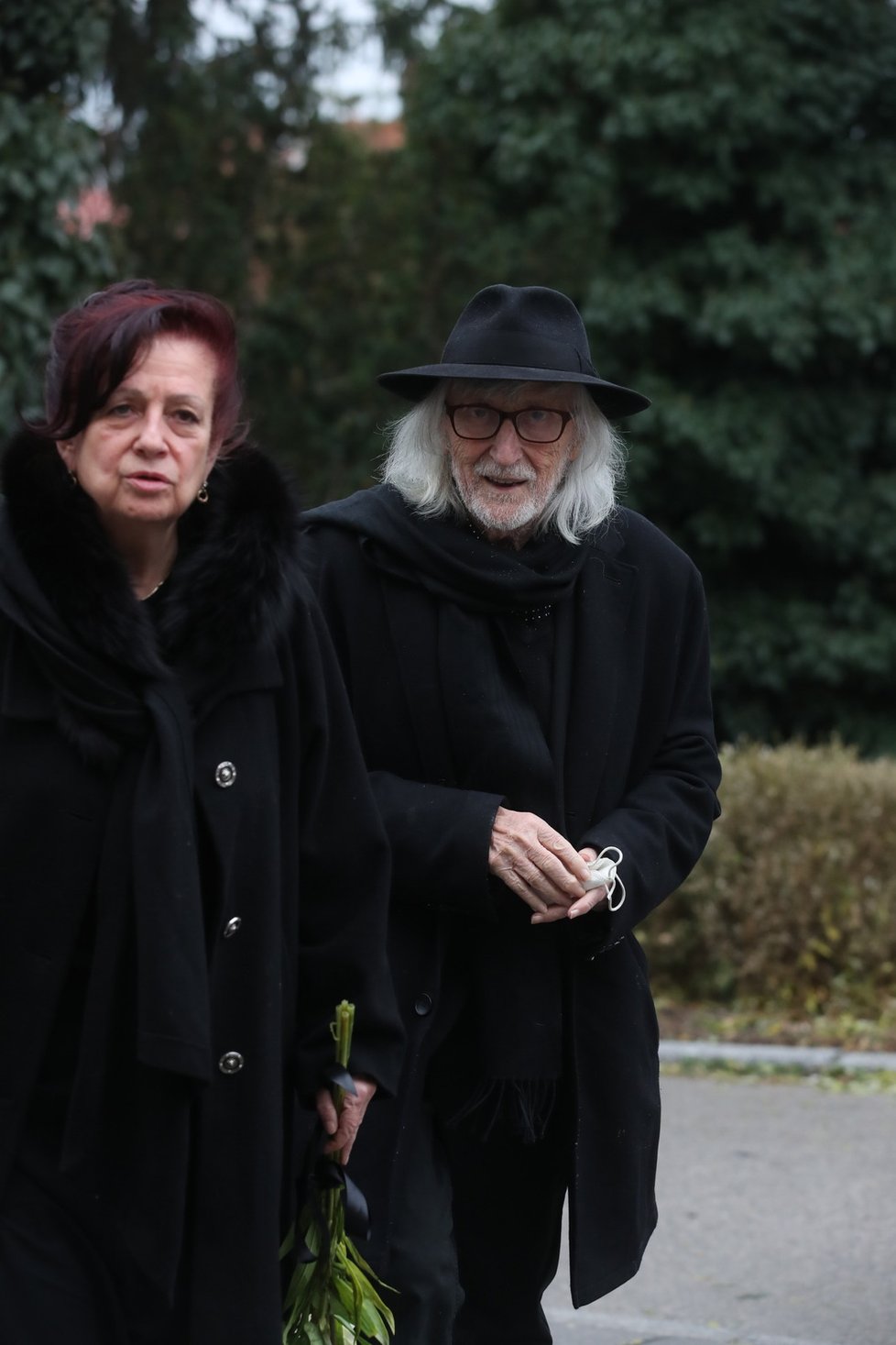 Manželé Jakubiskovi dorazili na pohřeb Miroslava Žbirky.