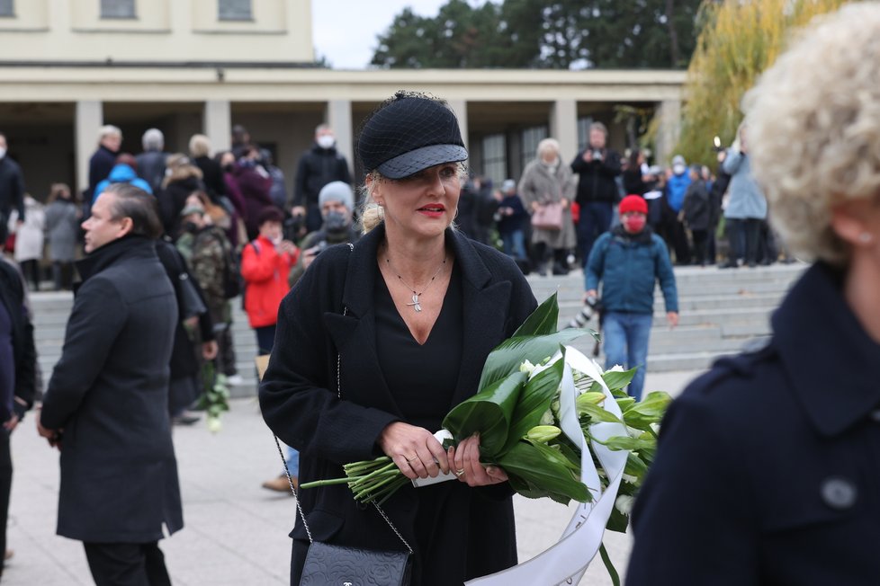 Příchozí hosté na pohřeb Mira Žbirky: Vendula Pizingerová