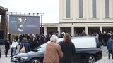 Pohřeb Mekyho Žbirky (†69) ONLINE: Smutná prezidentka a davy hvězd a fanoušků