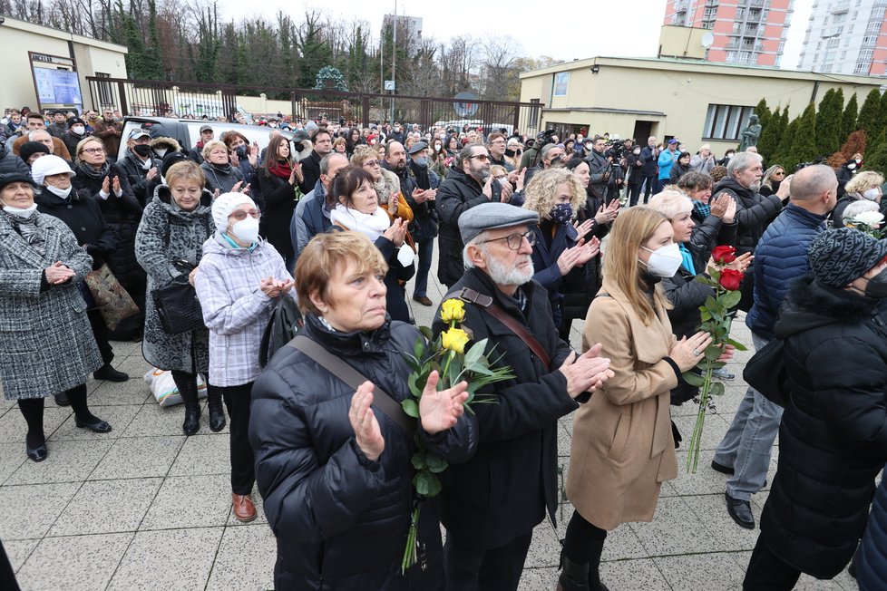 Pohřeb Mekyho Žbirky.