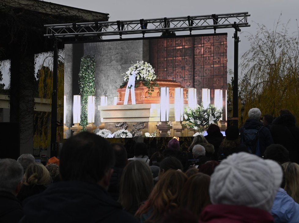 Poslední rozloučení s Mekym Žbirkou (†69).