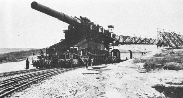 Nejšílenější zbraně historie: Tank s devíti metrovými koly a další obludnosti