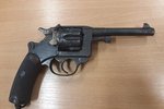 Zbraňová amnestie vydal i unikátní kousky jako třeba revolver St. Etienne z roku 1892.