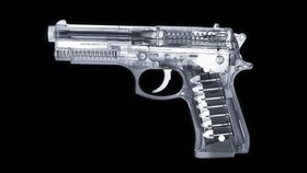 (ilustrační foto) Rentgenový snímek pistole