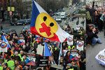 Odpůrci směrnice EU o zbraních protestovali v centru Prahy.