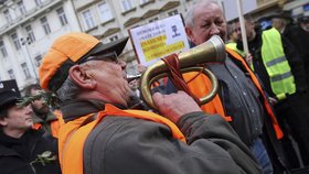Odpůrci směrnice EU o zbraních protestovali v centru Prahy. Demonstrace z roku 2017.