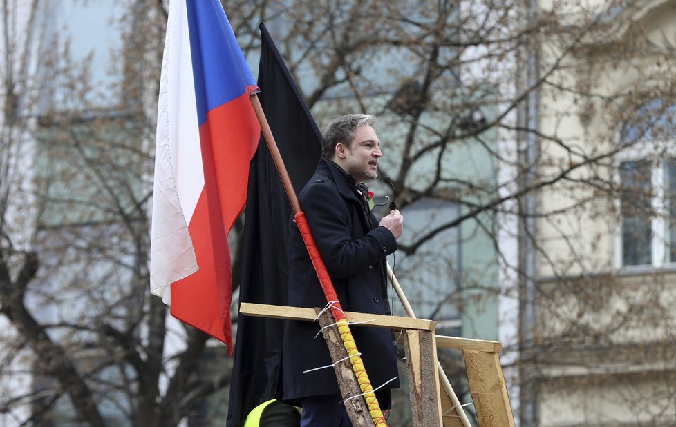 Odpůrci směrnice EU o zbraních protestovali v centru Prahy.