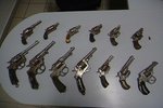 Sbírku revolverů našla ve Staňkově žena při vyklízení pozůstalosti.