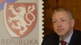 Milan Chovanec chce po tragédii v Uherském Brodě omezit zbraně a zbrojní průkazy.