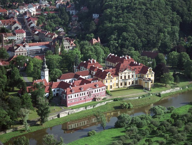 Zbraslavský klášter založil Václav II., který je zde i pohřbený společně se svou dcerou Eliškou Přemyslovnou. Ta se za svého života notně zasloužila o zvelebení kláštera.