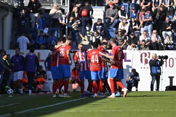 ONLINE: Slovácko čelí doma Zbrojovce, hosty poslal do vedení z penalty Vašulín ONLINE: Slovácko čelí doma Zbrojovce, hosty poslal do vedení z penalty Vašulín