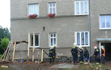 Ve Zbůchu nedaleko Plzně se zbortila část obytného domu.