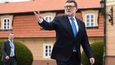 Ministr financí Zbyněk Stanjura přichází na dubnové jednání vlády na zámku Štiřín