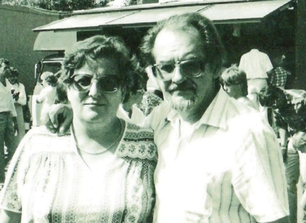 Alena Malá s manželem Zbyškem pracovali nejprve v Československé televizi Ostrava, později ve Výtvarném centru Chagall.