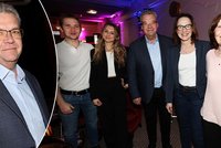 Kdysi pohřešovaný dabér Pantůček (58): S partnerkou a synem v kabaretu!