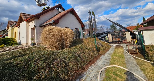 Požár garáže rodinného domu na Vyškovsku způsobil škodu několik milionů korun. Požár garáže rodinného domu na Vyškovsku způsobil škodu několik milionů korun.