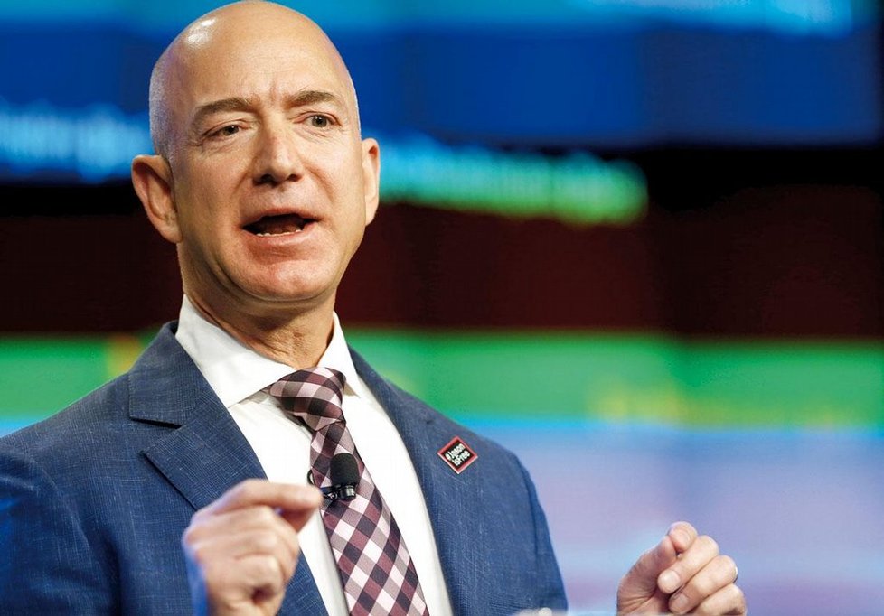Jeff Bezos je díky akciím Amazonu nejbohatším mužem světa.