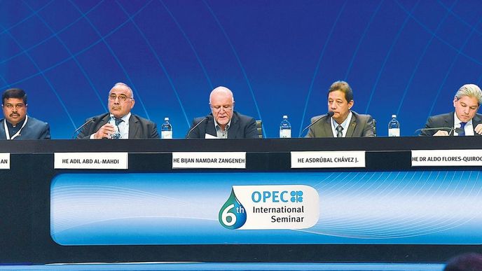 Zdánlivá jednota. Zástupci Iráku, Íránu
a Venezuely (zleva) mají v OPEC zcela
odlišné zájmy