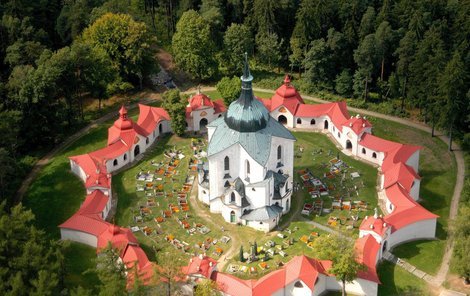 Poutní kostel sv. Jana Nepomuckého je největší chloubou Žďárska.