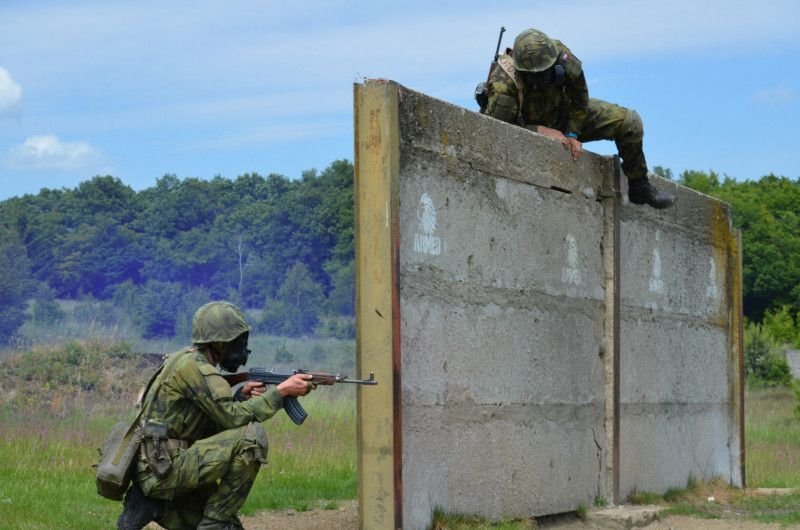 Europoslanec a místopředseda KDU-ČSL Tomáš Zdechovský zhubnul 14 kilo a absolvoval vojenský kurz pro aktivní zálohy české armády.