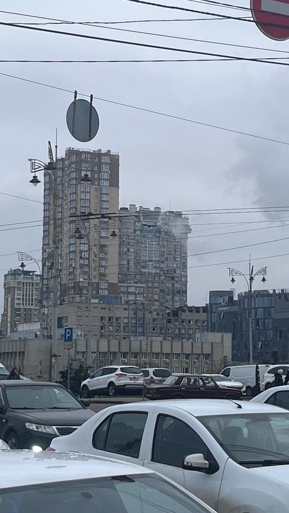 Zničená budova v Kyjevě