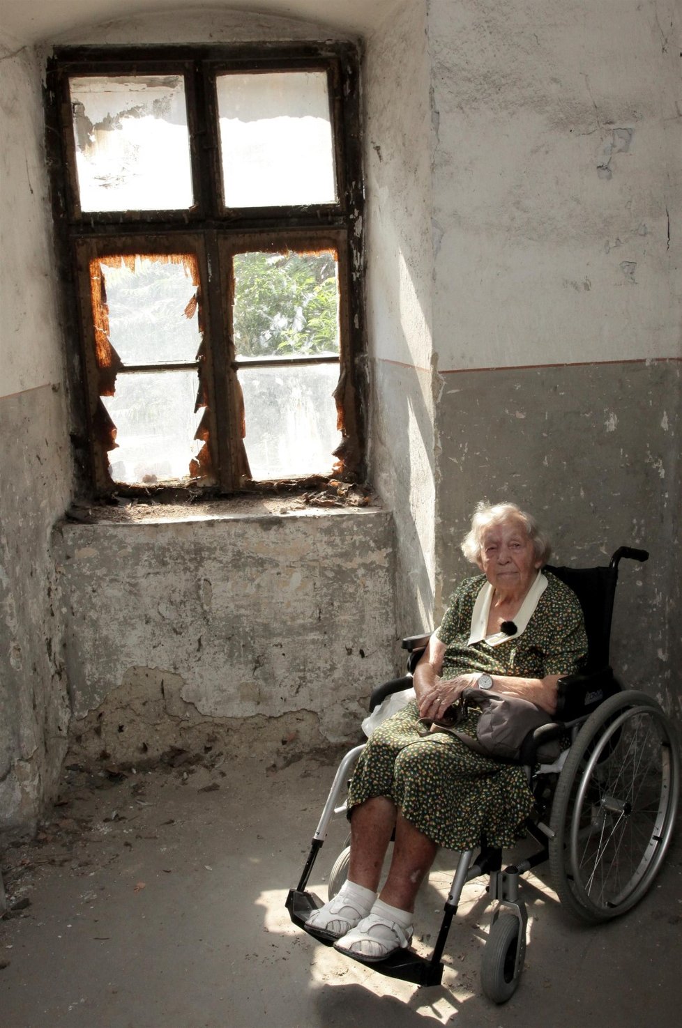 Zdena Zajoncová (96) se po 77 letech podívala do cely káznice v brněnském Cejlu, kde ji za války věznilo gestapo. Žena neskrývala pohnutí.