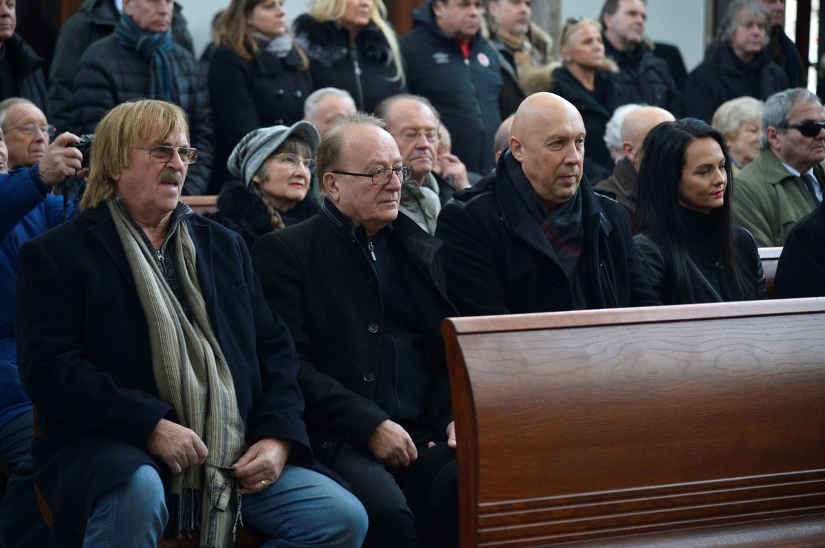 Karel Vágner a Petr Janda na pohřbu Zdeňka Bartáka staršího