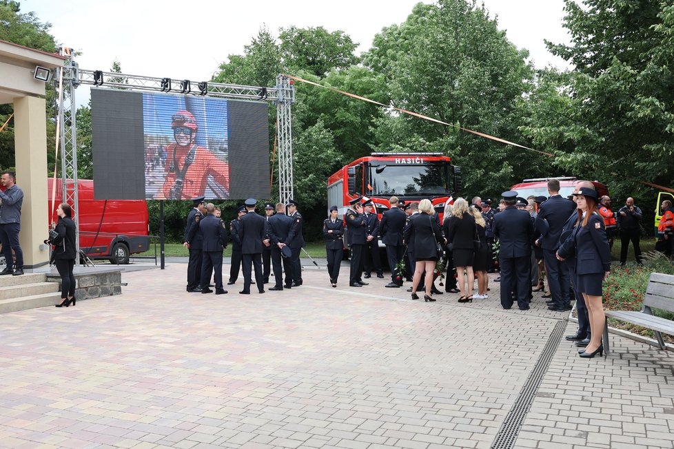 Poslední rozloučení s hasičem Zdeňkem Hejdukem (†34) v Kolíně.