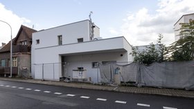 Novostavba předsedy Pirátů Zdeňka Hřiba v pražských Kyjích (Září 2026)