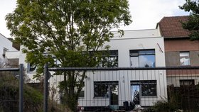 Novostavba předsedy Pirátů Zdeňka Hřiba v pražských Kyjích (Září 2026)