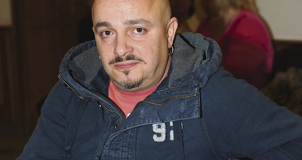 Zdeněk Izer selhal. Slíbil předložit soudu důkazy, ale nakonec je nedonesl.