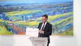 Ministr zemědělství Zdeněk Nekula (KDU-ČSL) na tiskové konference k drahému cukru (27.2.2023)