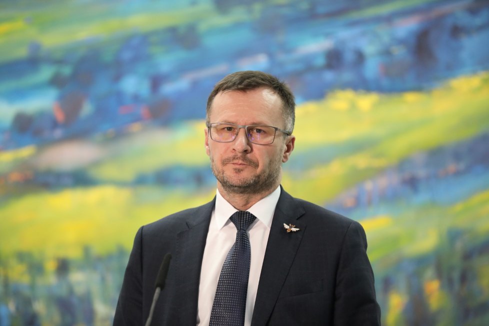 Ministr zemědělství Zdeněk Nekula (KDU-ČSL) na tiskové konferenci k drahému cukru (27.2.2023)