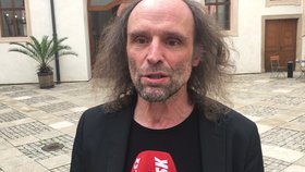 Senátor Zdeněk Papoušek (za KDU-ČSl) při rozhovoru pro Blesk Zprávy