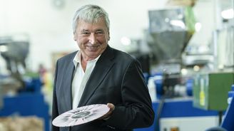 Miliardář Zdeněk Pelc čelí obžalobě kvůli loňské nehodě, při níž zemřel člověk Miliardář Zdeněk Pelc čelí obžalobě kvůli loňské nehodě, při níž zemřel člověk