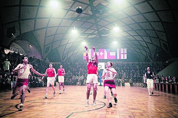 Průmyslový palác se změnil v ženevskou halu v roce 1946.