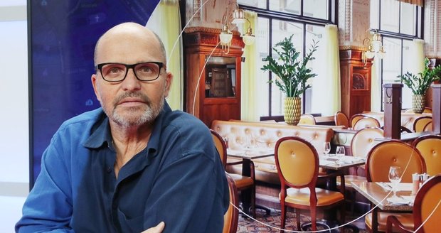 Zdeněk Pohlreich o okénkovém prodeji, rozvozech jídla a v čem se na jaře mýlil