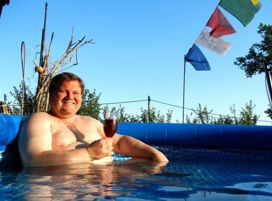 Zdeněk Škromach v nafukovacím bazénku: Hit z června 2012