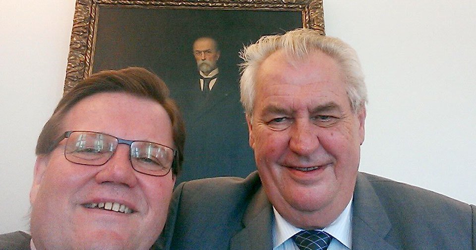 Zdeněk Škromach, Miloš Zeman a T. G. Masaryk na společné selfie.